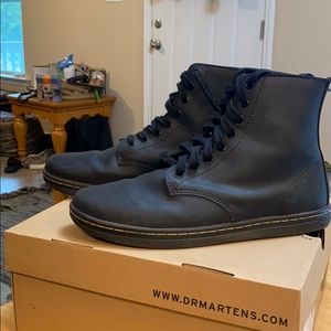 Dr. Martens Tobias